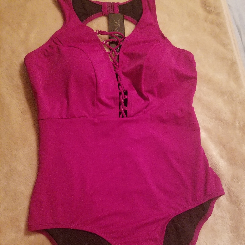 NWT one piece bathing suit - Picture 6 of 8